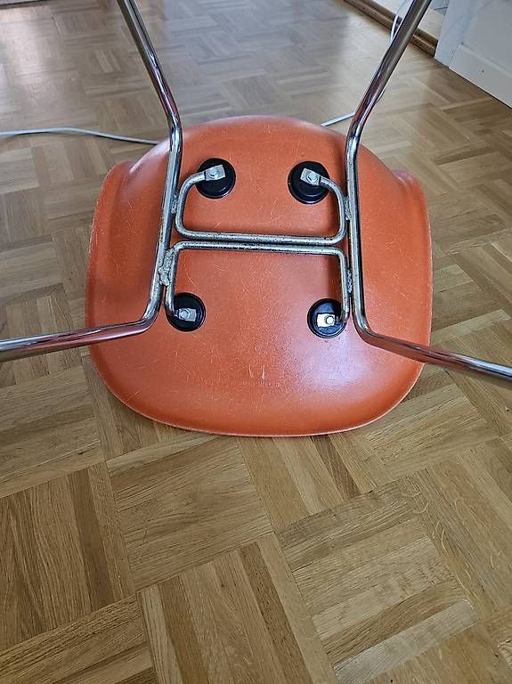 Sedie: Eames Side Chair Orange – Usato da bern venduto da Alex_Geisser 1