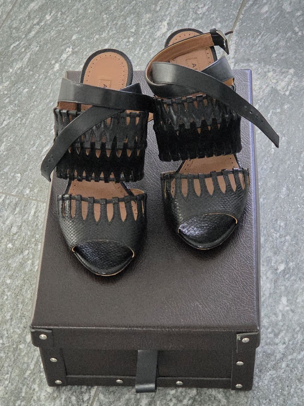 Scarpe da donna: Alaia Schuhe GR 37 mit Karton – Usato da Luzern venduto da annabelle25 1