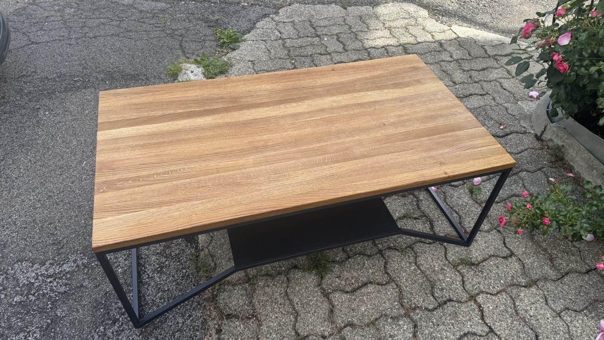 Tavoli: Couchtisch mit massiver Buchenholzplatte – Usato da Mönchaltorf venduto da DRUG-TITO 2