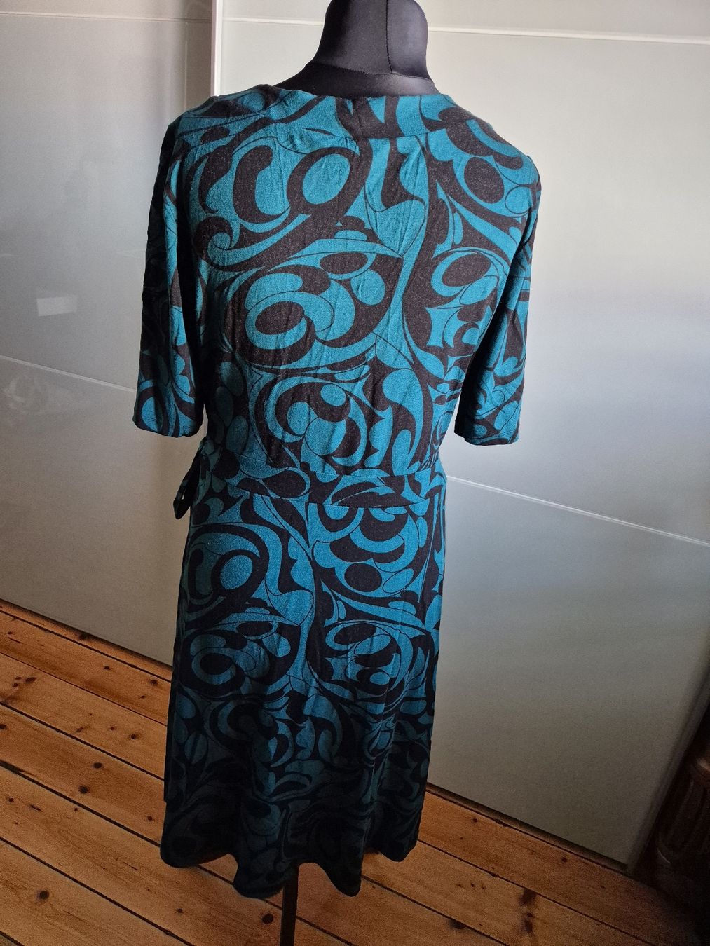 Vestiti: Turquoise & Black Print Wrap Dress – Usato da Carouge GE venduto da Shifty_Shift 1