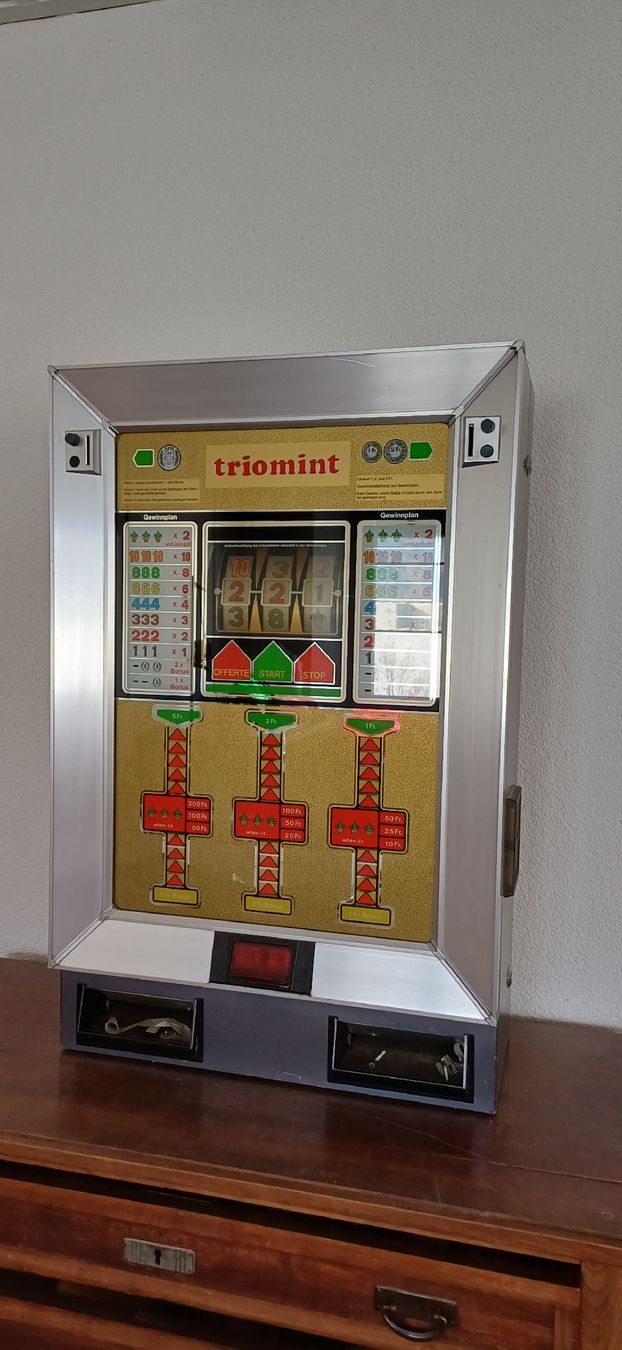Slot Machine: triomint geldspielautomat – Usato da Oberurnen venduto da Schwert64