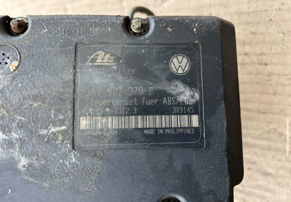 Volkswagen Tutti pezzi di ricambio auto: Cervo frein bloc abs VR6  – Usato da Muraz (Collombey) venduto da Wolfdog1978 1