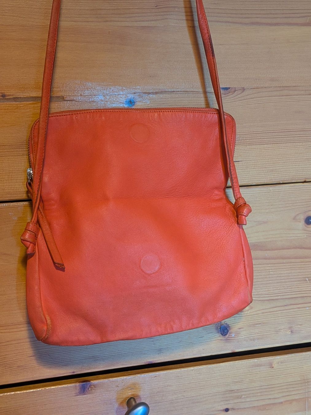 Taschen für Damen: Orangefarbene Handtasche, Agnès B – Gebraucht aus Dornach von mkh_8yst 1