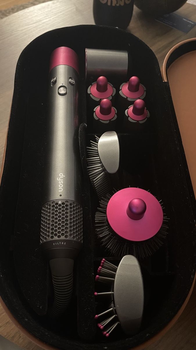 Dyson Asciugacapelli: Dyson Airwrap Styler with Case and Attachments Used – Usato da Zürich venduto da Vita_DV 1