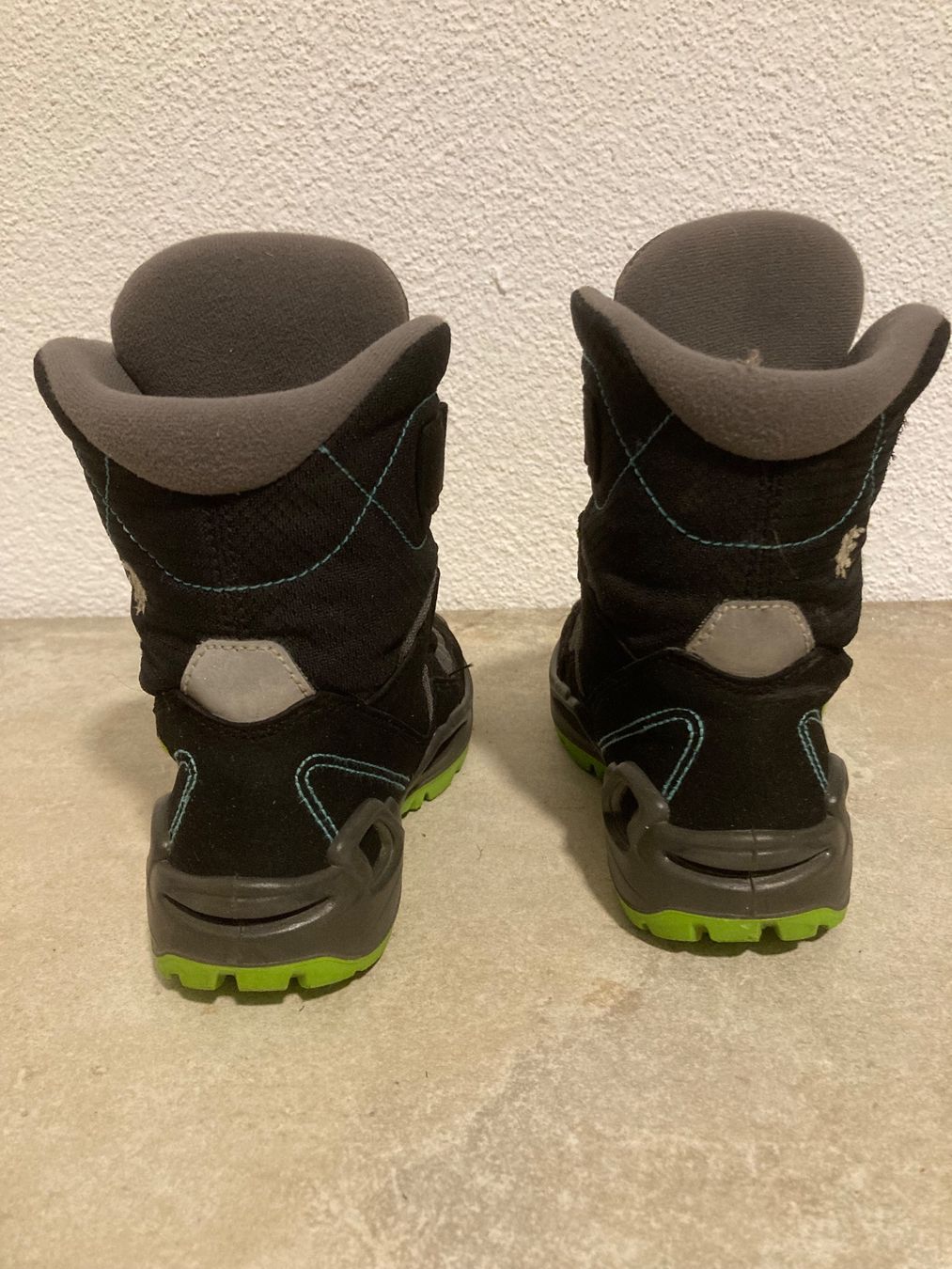 Lowa Scarpe per ragazzi: Kinder Winterschuhe Lowa Grösse 28 – Usato da Dottikon venduto da Omiros87 2