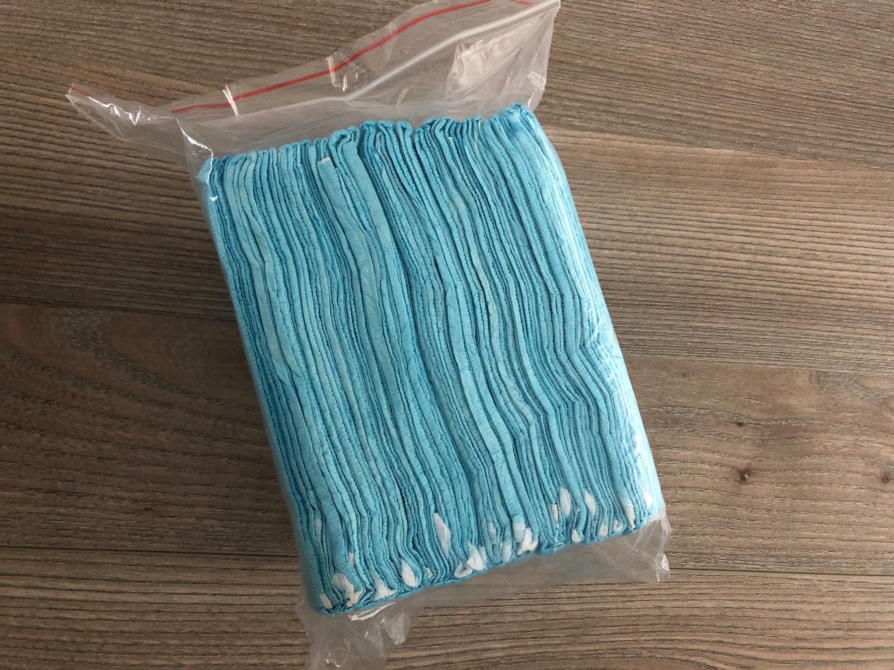 Cura dei denti: Bavoirs jetables - 90 pcs – Nuovo e nell'imballaggio originale da Delémont venduto da Emi-98 4