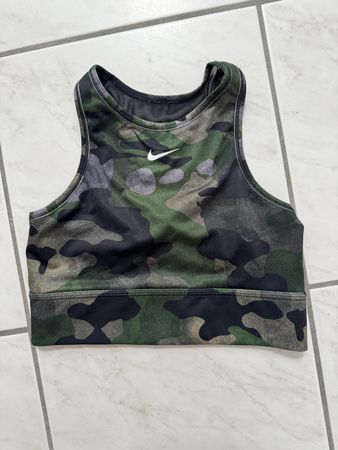 Nike top sportivo S