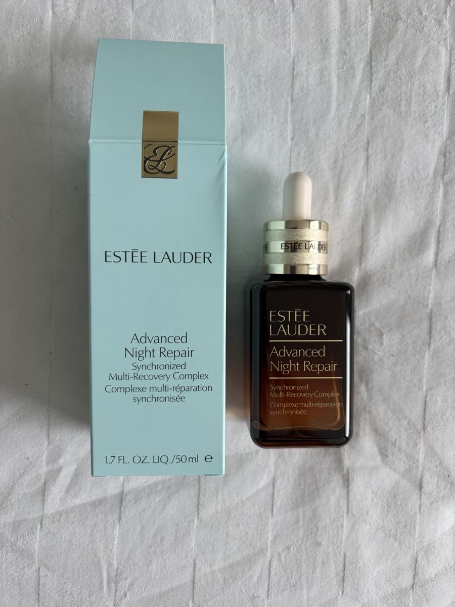Estée Lauder Cura del viso: Estée Lauder Sérum Night Repair – Nuovo e nell'imballaggio originale da Le Lignon venduto da hzrl