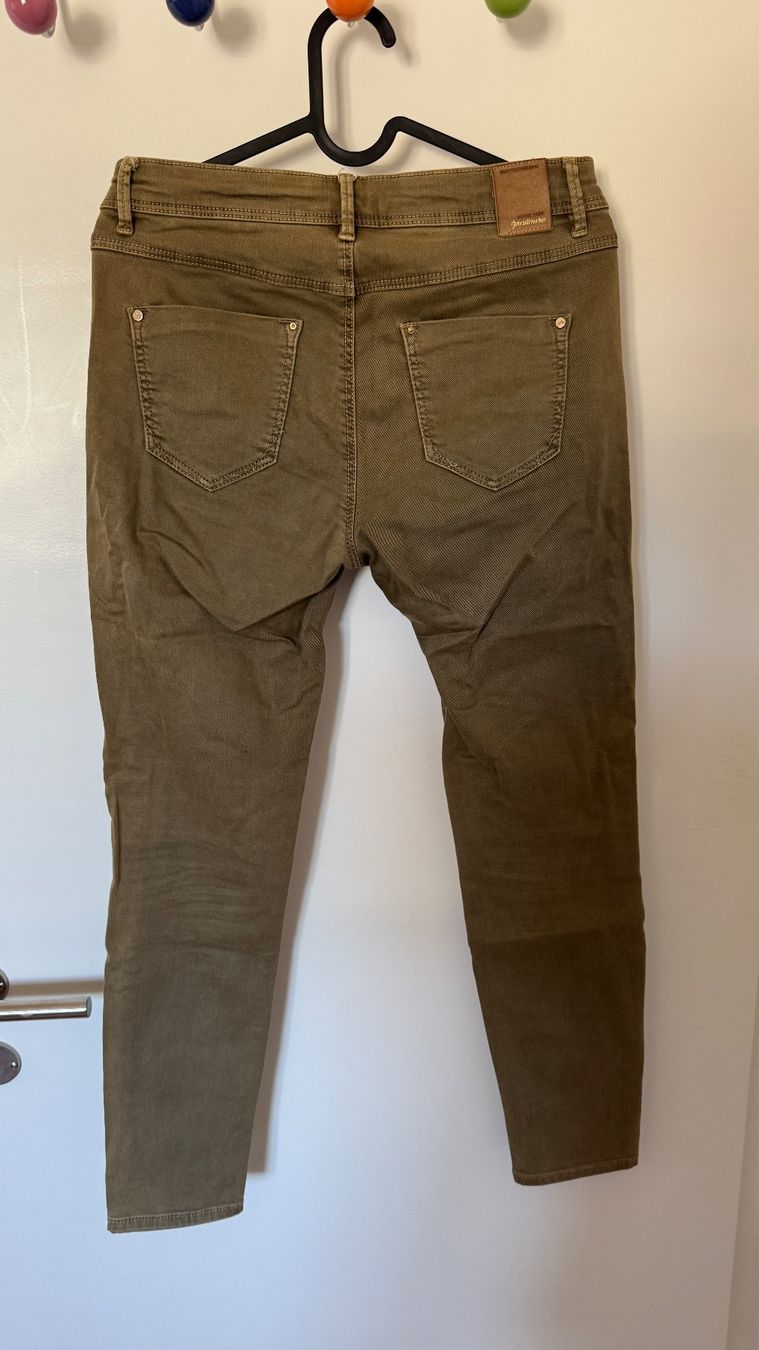 Stradivarius Pantaloni: Khaki Jeans von Stradivarius, Gr. 36 – Usato da Luzern venduto da Ecila007 2