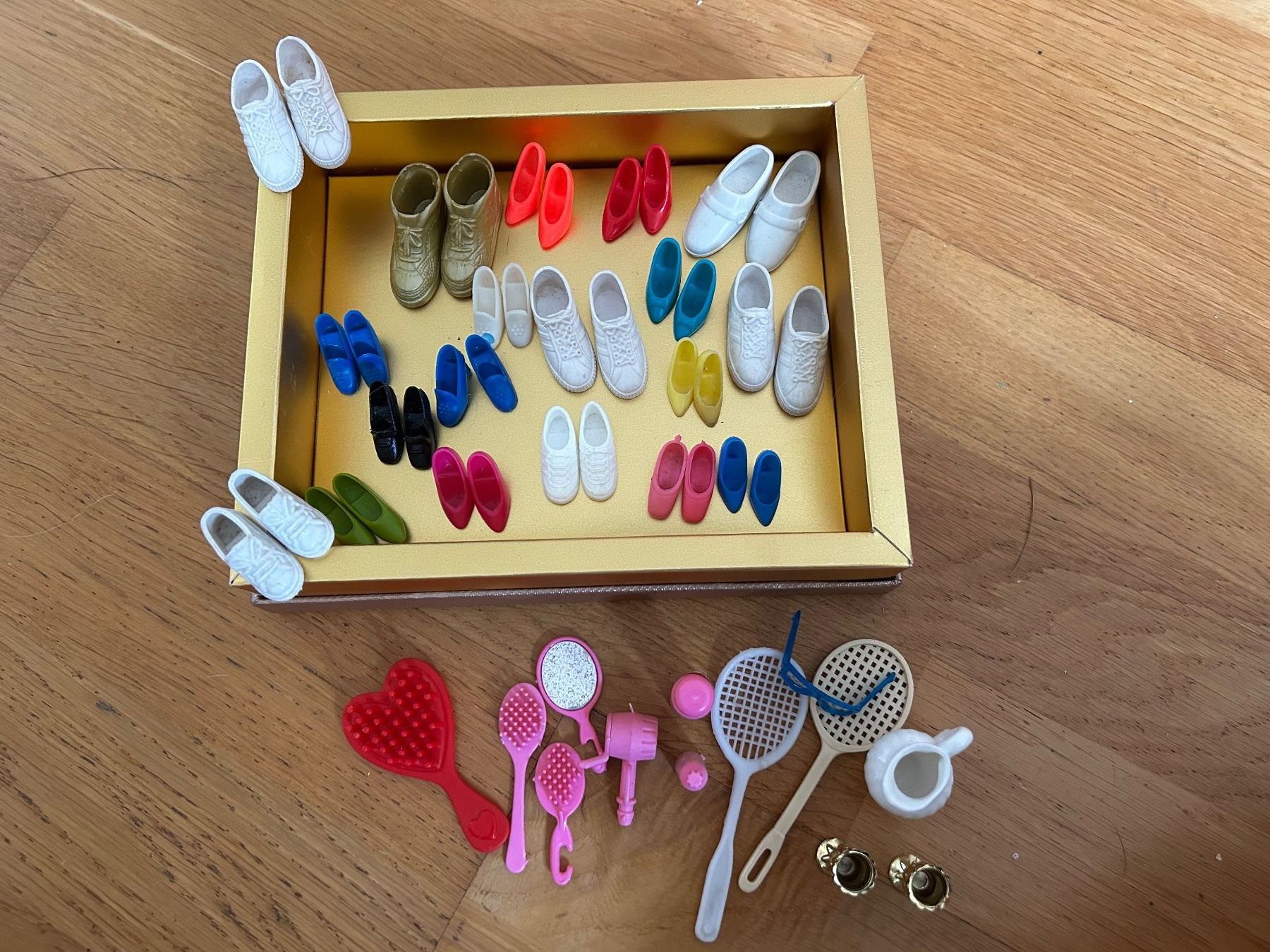 Puppen: Barbie Kleider und Schuhe – Gebraucht aus Dagmersellen von kouk01 1