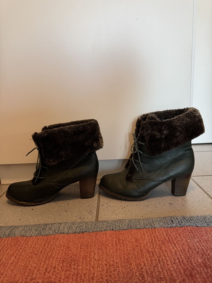 Damenschuhe: Leder Stiefel mit Absatz und Fell – Gebraucht aus Aesch BL von comven 1
