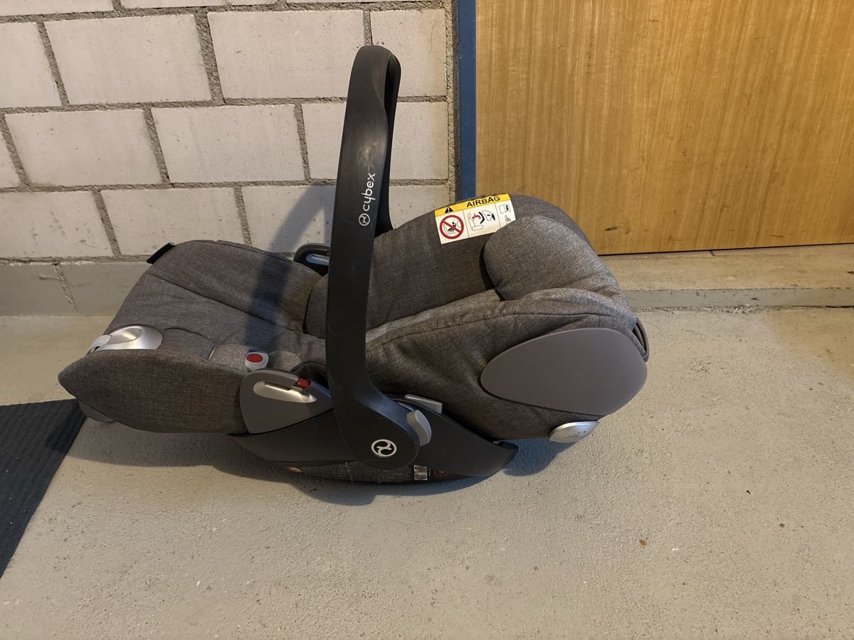 Cybex Seggiolini per auto: Cybex Babyschale Cloud mit Base – Usato da Winterthur venduto da Davoserli25 2