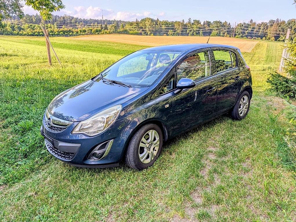 Opel Automobili: Opel Corsa 1.2 – Usato da Steinhausen venduto da 12whitehorse