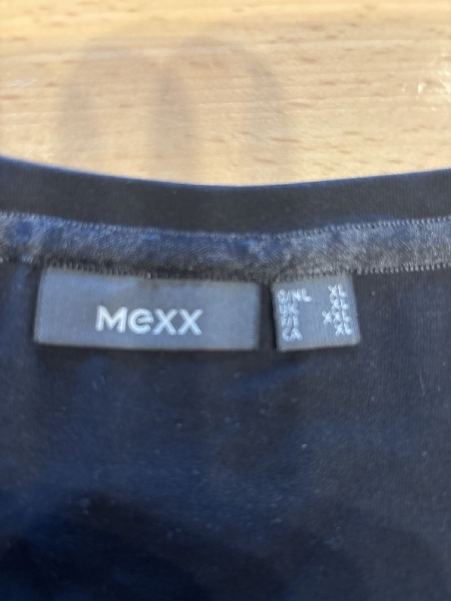 Mexx T-shirts: Basic Langarm Shirt von MEXX – D'occasion à Mümliswil par sib_296f 1