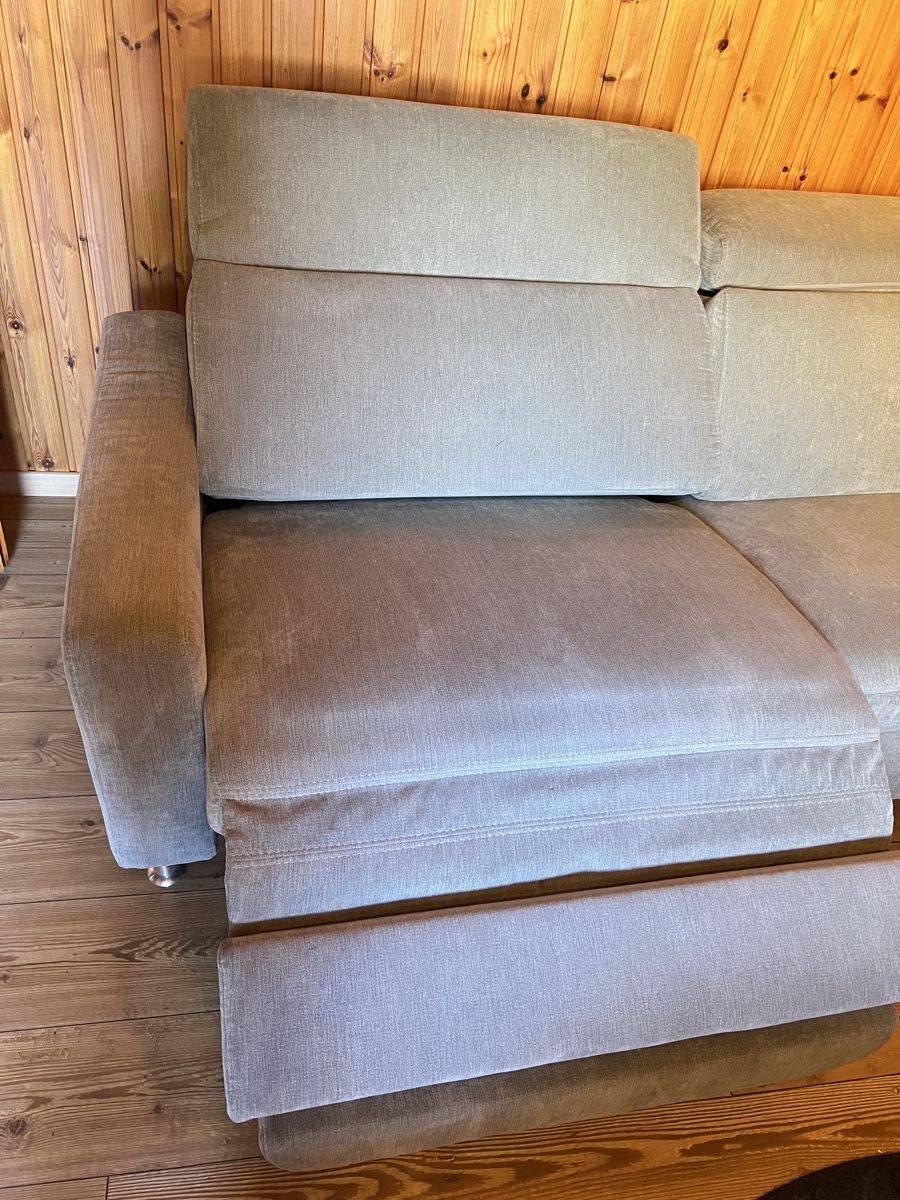 Divani: Sofa, Stoff hellblau-hellgrau, elektronisch verstellbar – Usato da Rotkreuz venduto da Migu2012 1