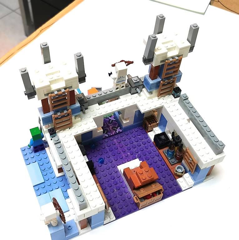 Lego Baukästen: Lego Minecraft 21186 – Gebraucht aus Golino von emi_6l62 2