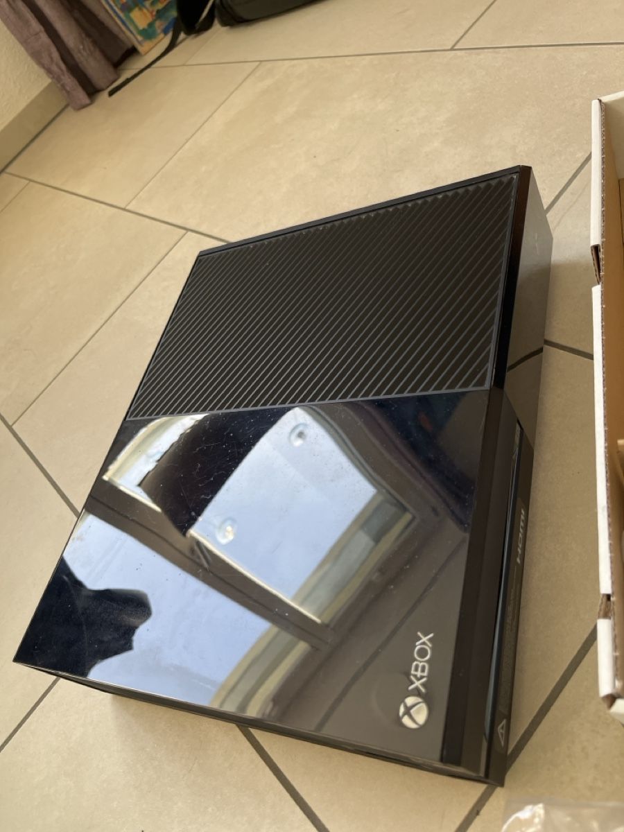 Microsoft Console: Microsoft Xbox One Konsole mit Kinect, Controller & OVP – Un – Usato da Hausen AG venduto da SA283 1