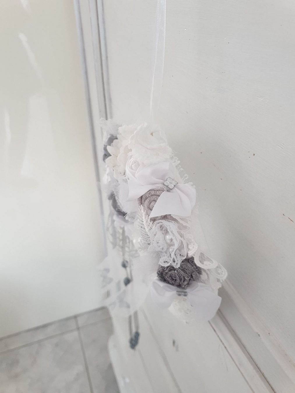 Tutte le decorazioni: Kranz Deko Shabby Chic Spitze Geschenk Muttertag Grau Weiss – Nuovo e nell'imballaggio originale da Gossau ZH venduto da Goes05 4
