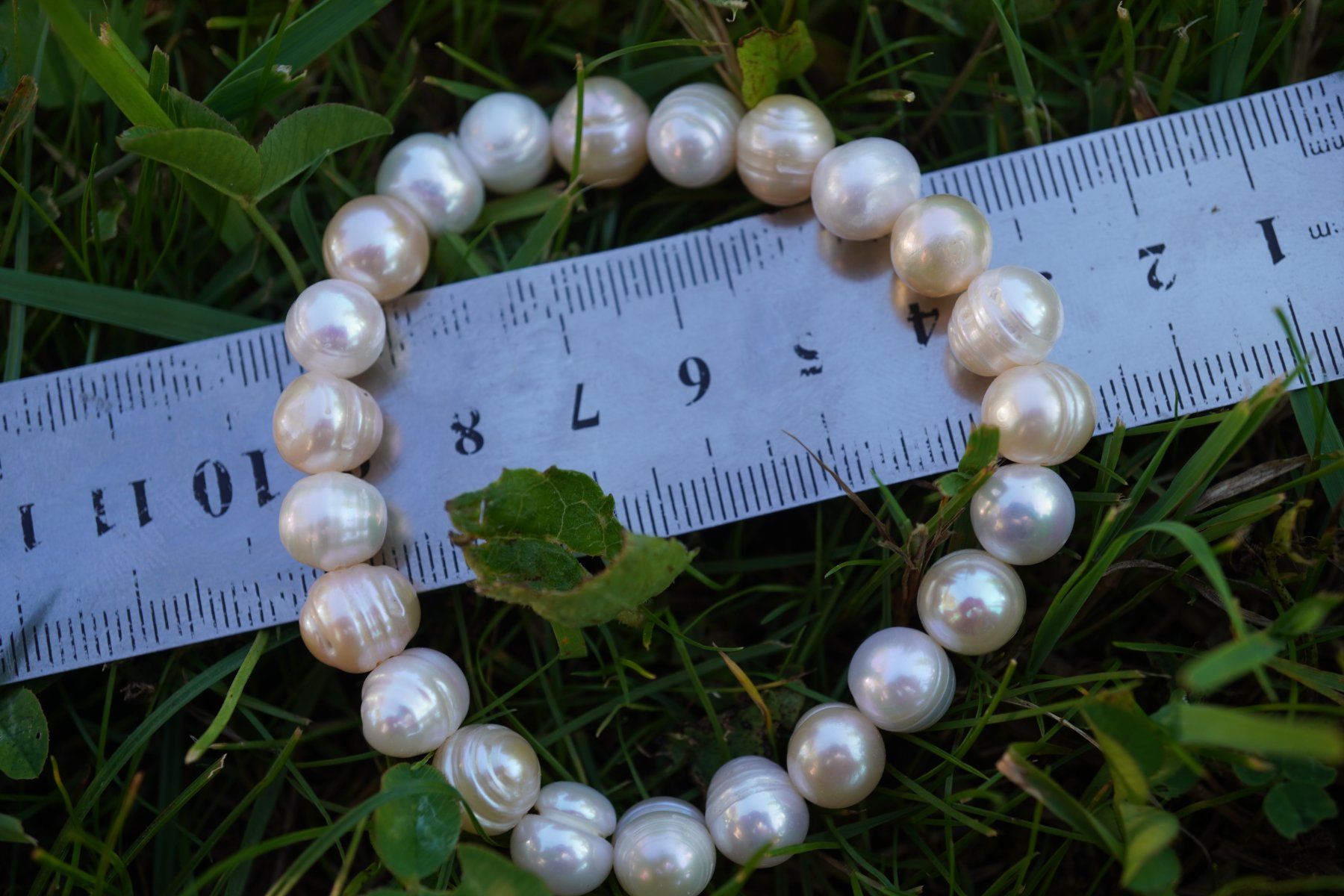 Minerali & Pietre curative: Perlen Gross Weiss  Armband mit Gummizug – Nuovo e nell'imballaggio originale da Eschenbach SG venduto da topstone 4