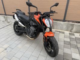 KTM Duke 890