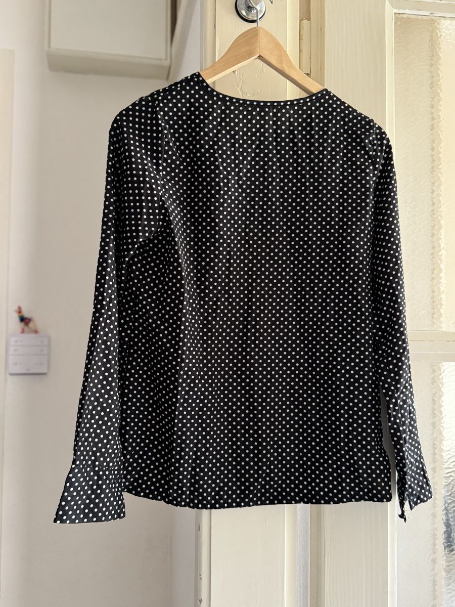 Camicette: Chic Black Polka Dot Blouse - Unworn – Nuovo (secondo la descrizione) da Zürich venduto da olalinda
