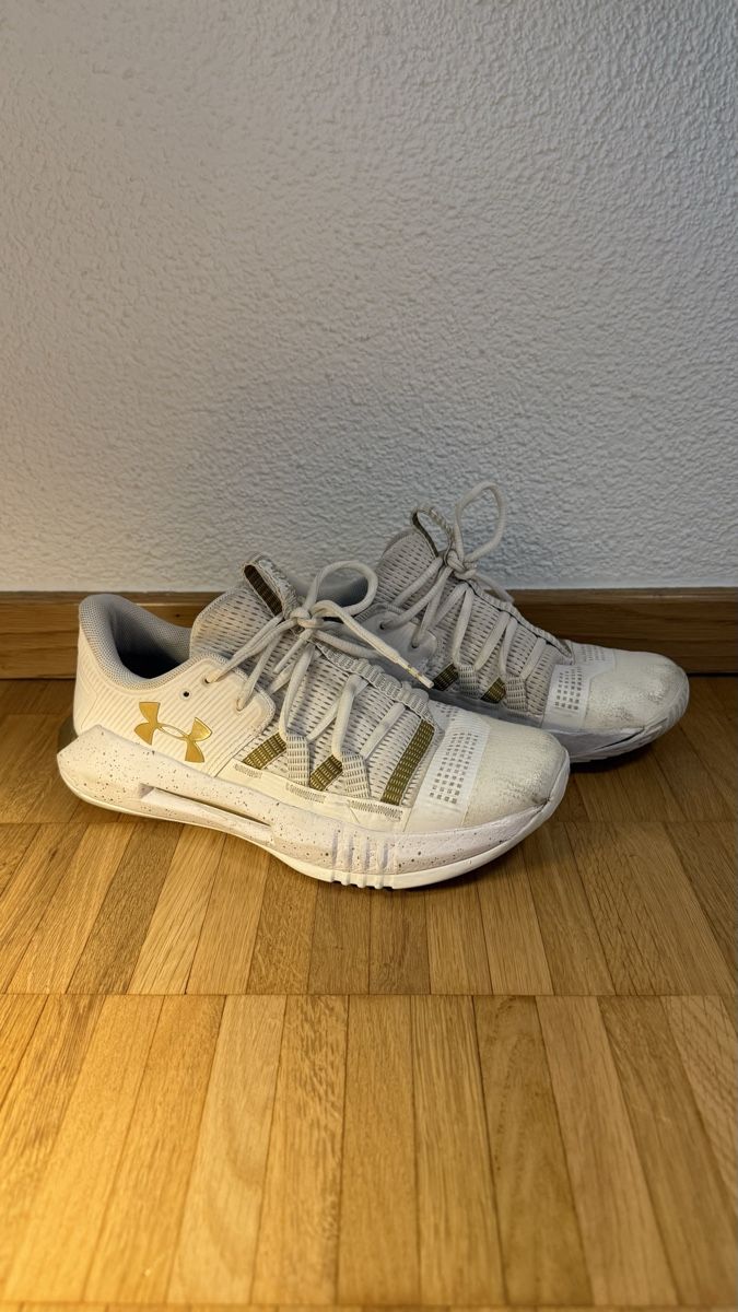 Under Armour Herrenschuhe: Under Armour Hallenschuhe – Gebraucht aus Kloten von S_m00