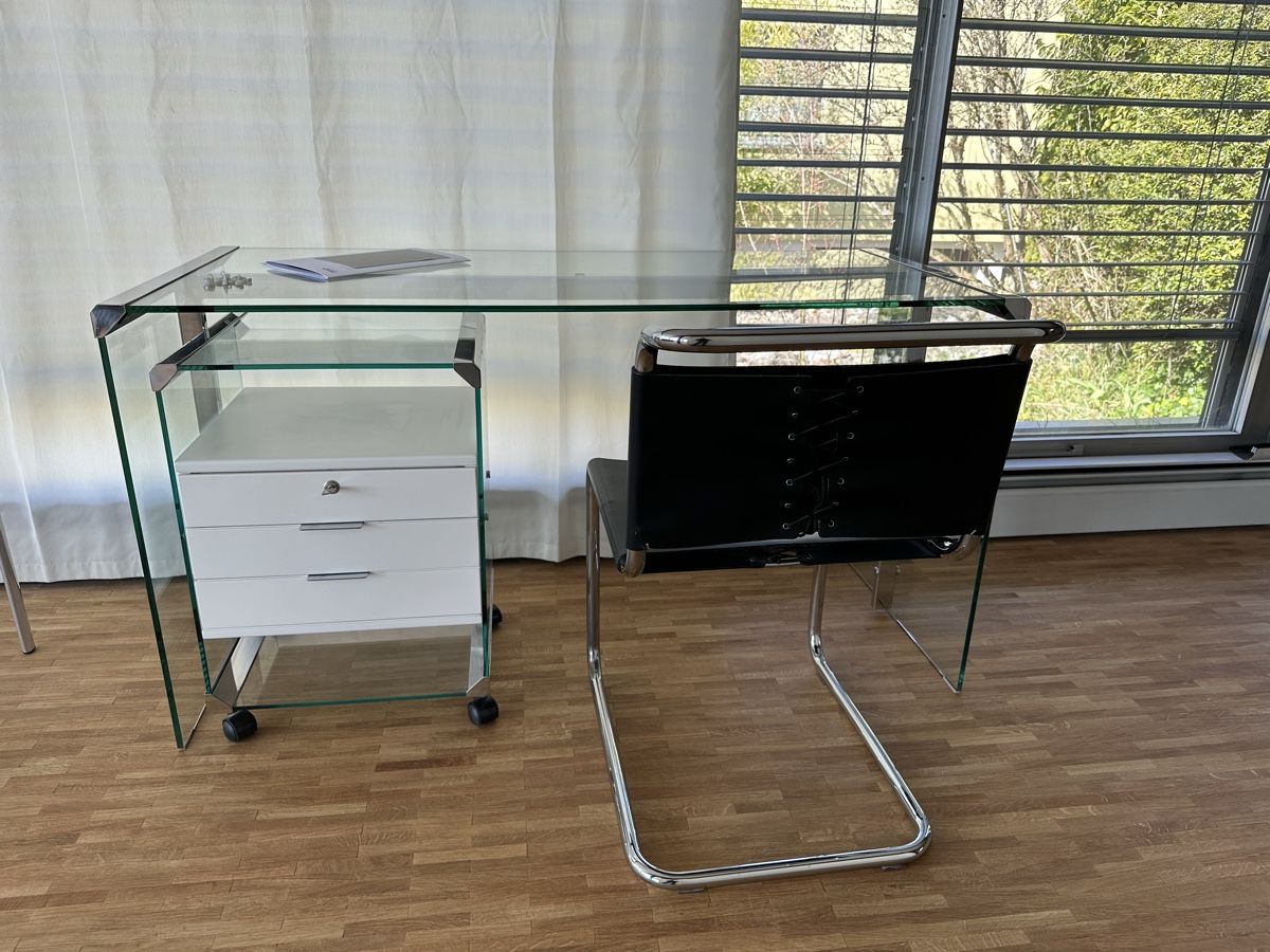 Scrivanie: Glastisch und Korpus – Usato da Herrenschwanden venduto da Coke_15 1