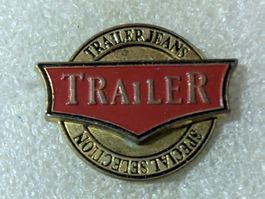 Ansteckpin 112: Trailer Jeans