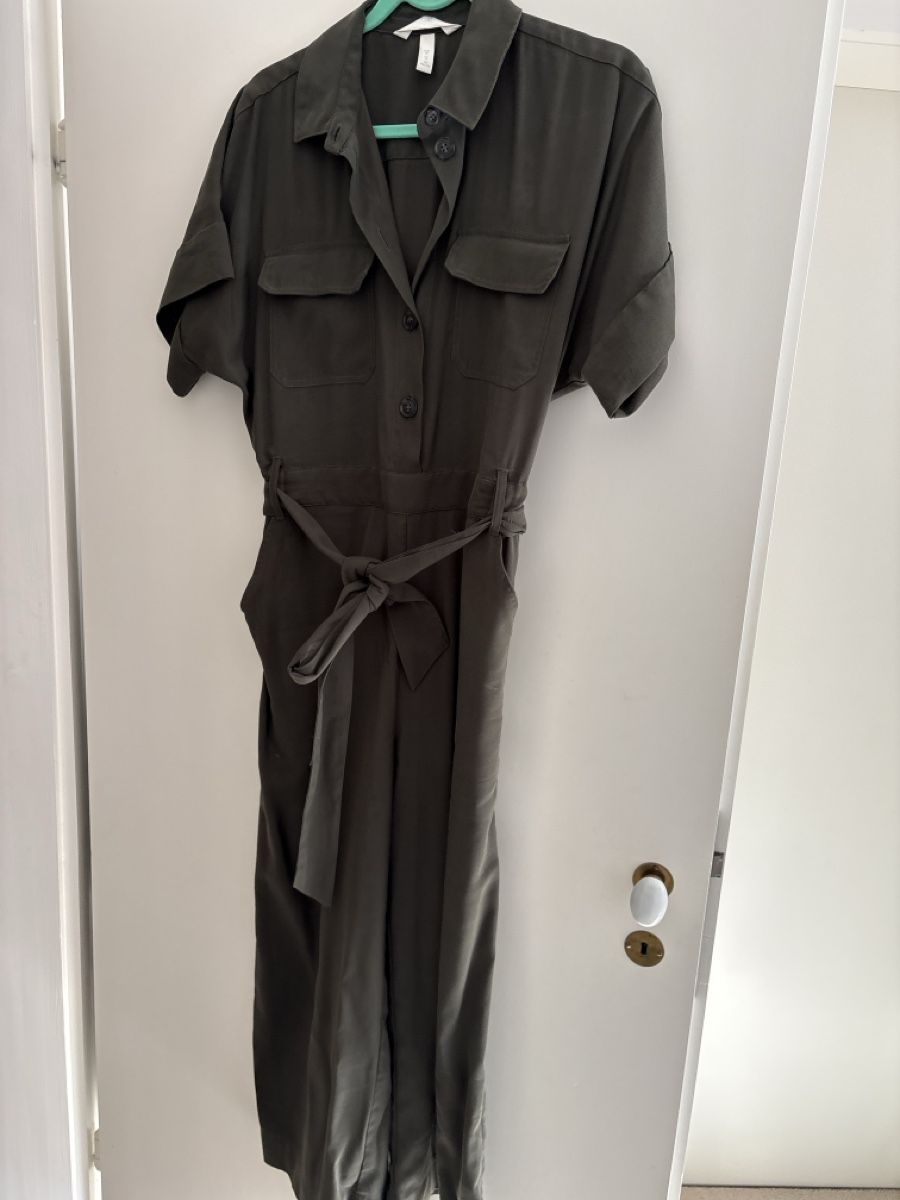 H&M Tute: Khaki Overall H&M, 38 – Usato da Azmoos venduto da alix001