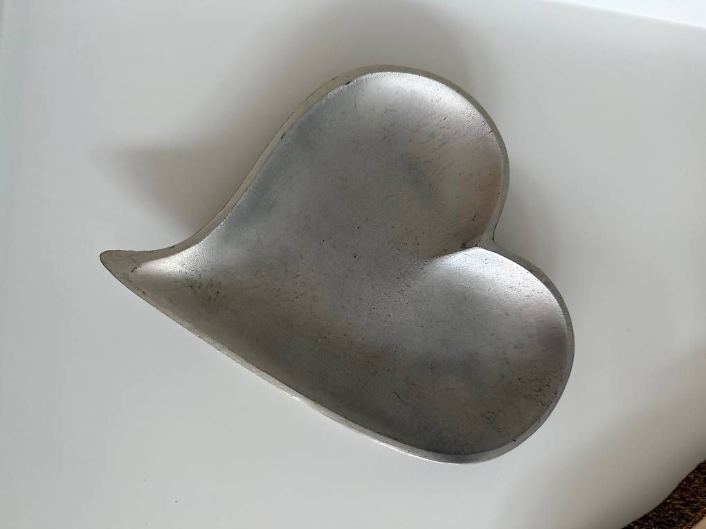 Plateaux: décoration plateau métal coeur  – D'occasion à Cheyres par fra_s5v7 2
