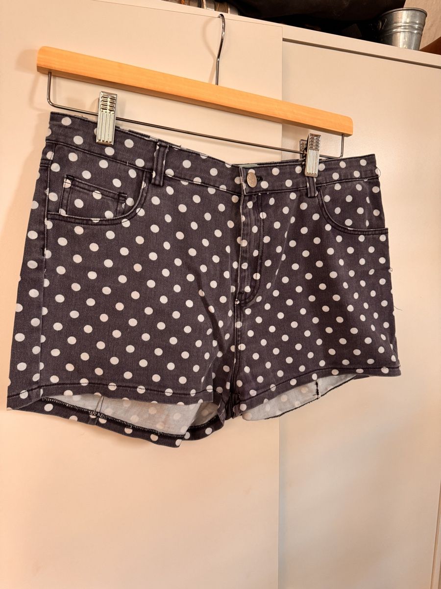 Stradivarius Pantaloni: Blaue Shorts mit Polka Dots Stradivarius 40 – Nuovo (secondo la descrizione) da Richterswil venduto da Manu55555