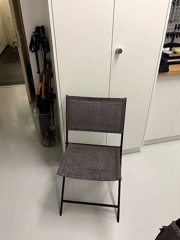 Set de table et chaises: Table de balcon/jardin avec chaises – D'occasion à Lausanne par apolline.lr 3