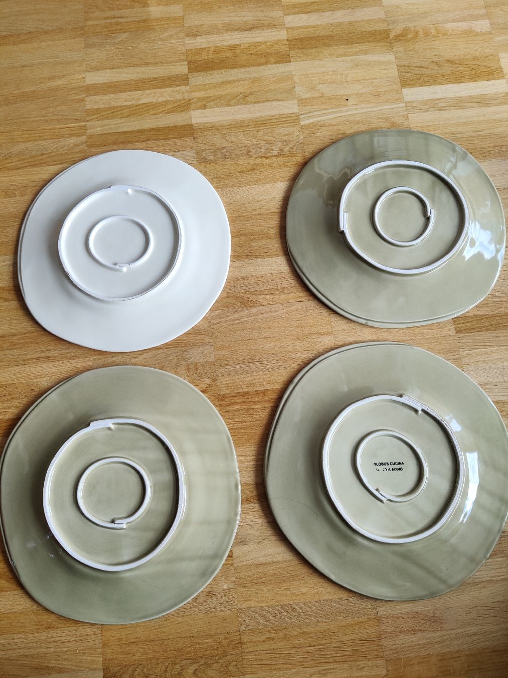 Globus Teller: Lot de 4 assiettes vert sauge - Globus – Gebraucht aus Fribourg von bappenzell 3