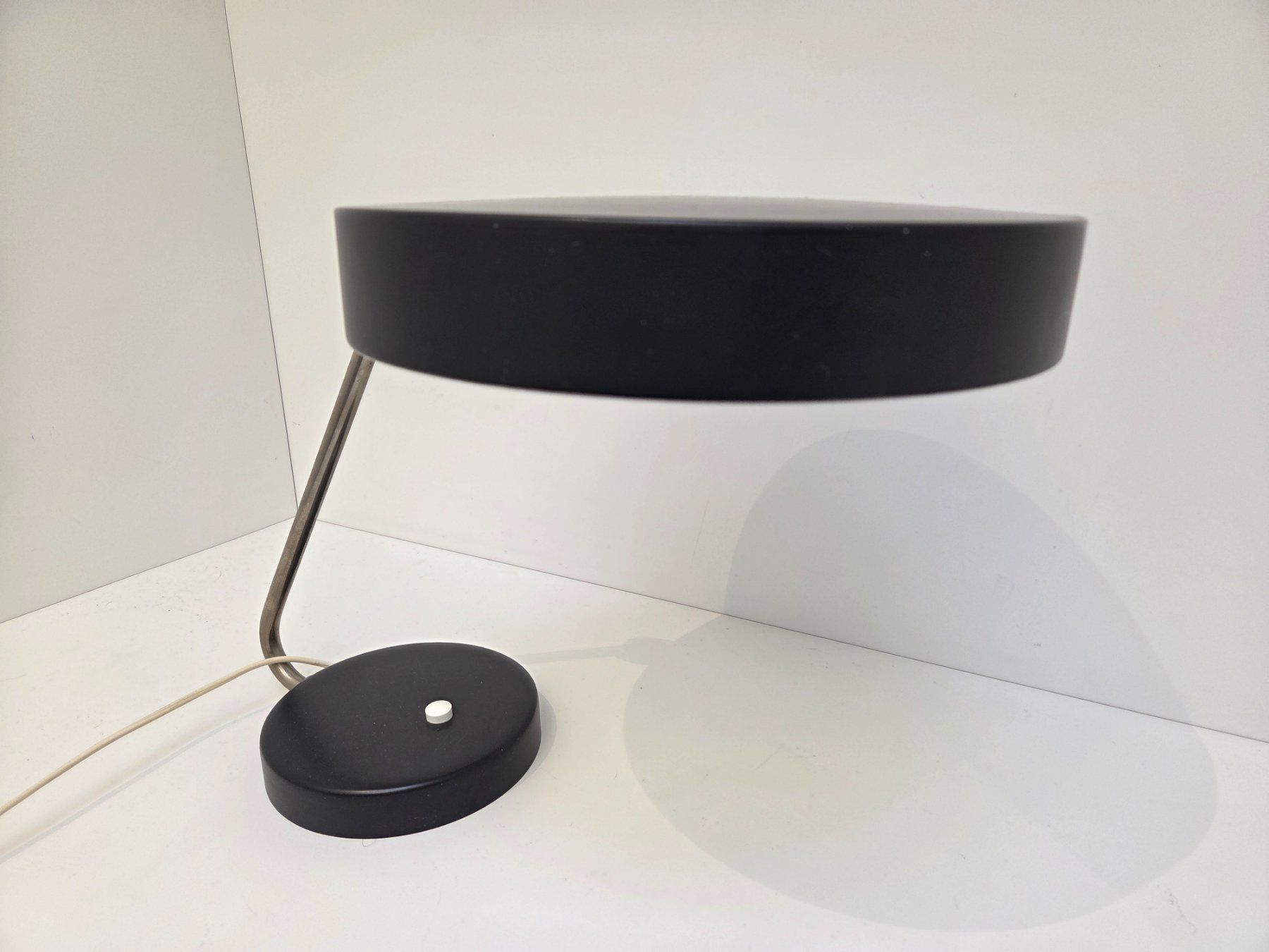 Kaiser Lampade: Design Tischlampe Kaiser Leuchten Idell 60er – Usato da Gersau venduto da pd-design-and-art 1