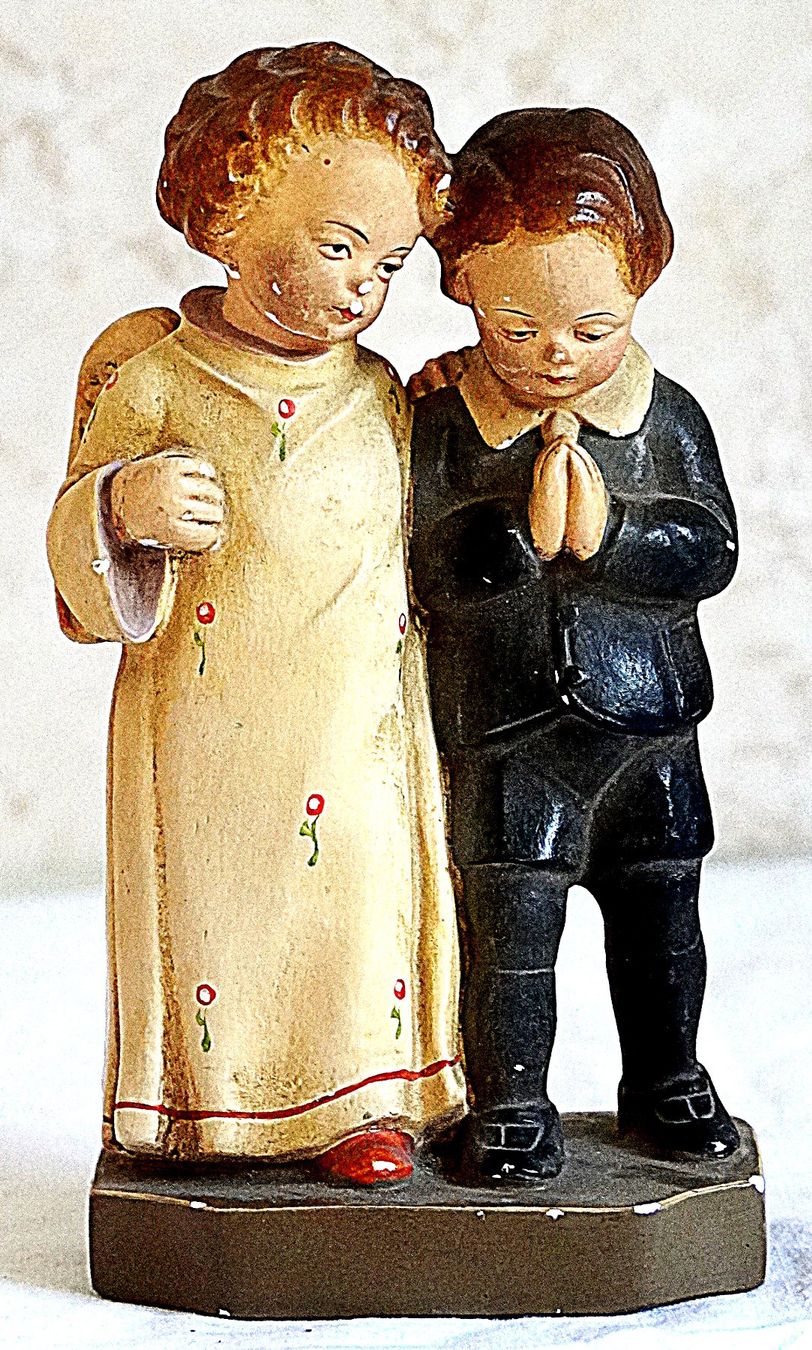 Skulpturen & Statuen: Engel mit betendem Knabe ca. 1930 – Gebraucht aus Baar von 2cvbaar