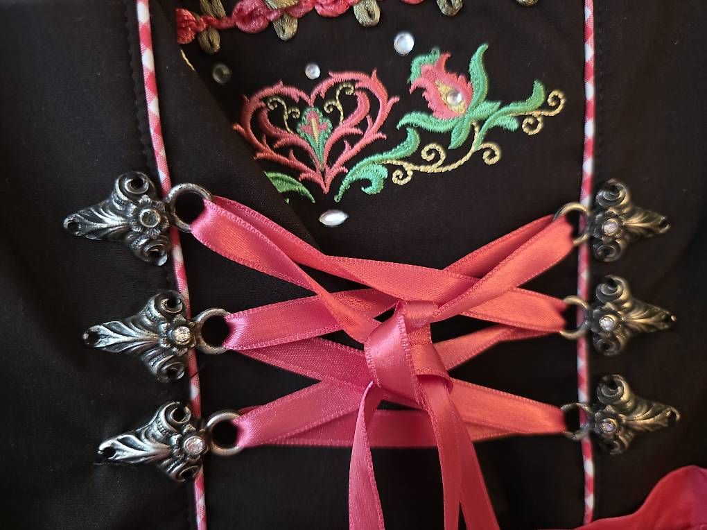 Robes: neues Dirndl von Stockerpoint – D'occasion à St. Gallen par loveric 1