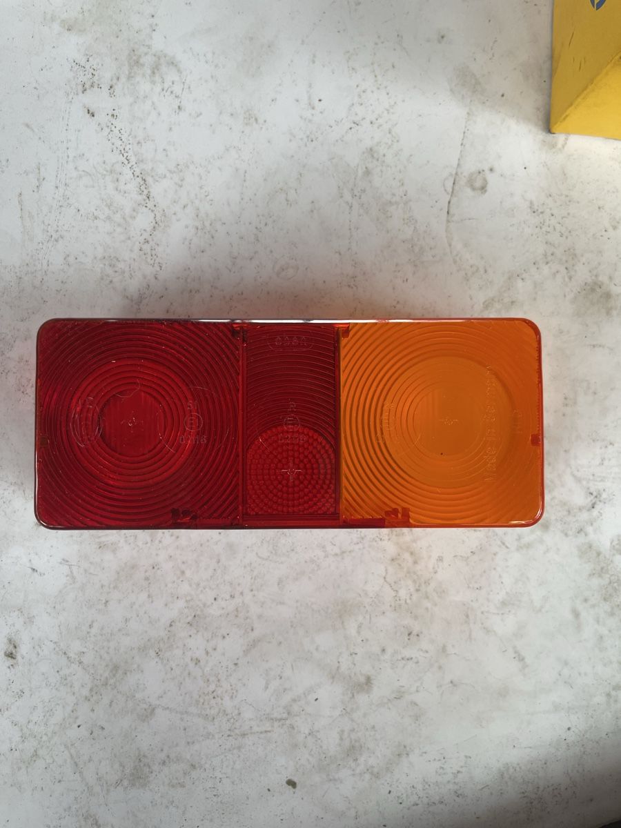 Accessori per altri veicoli: Lichtscheibe Heckleuchte Hella – Usato da Altbüron venduto da Garage-Bulak 1