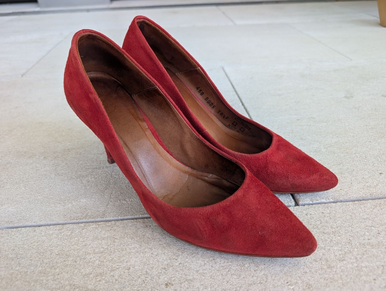 Scarpe da donna: Red Suede Pumps, Size 38.5  – Usato da Lachen SZ venduto da joa_rf9n