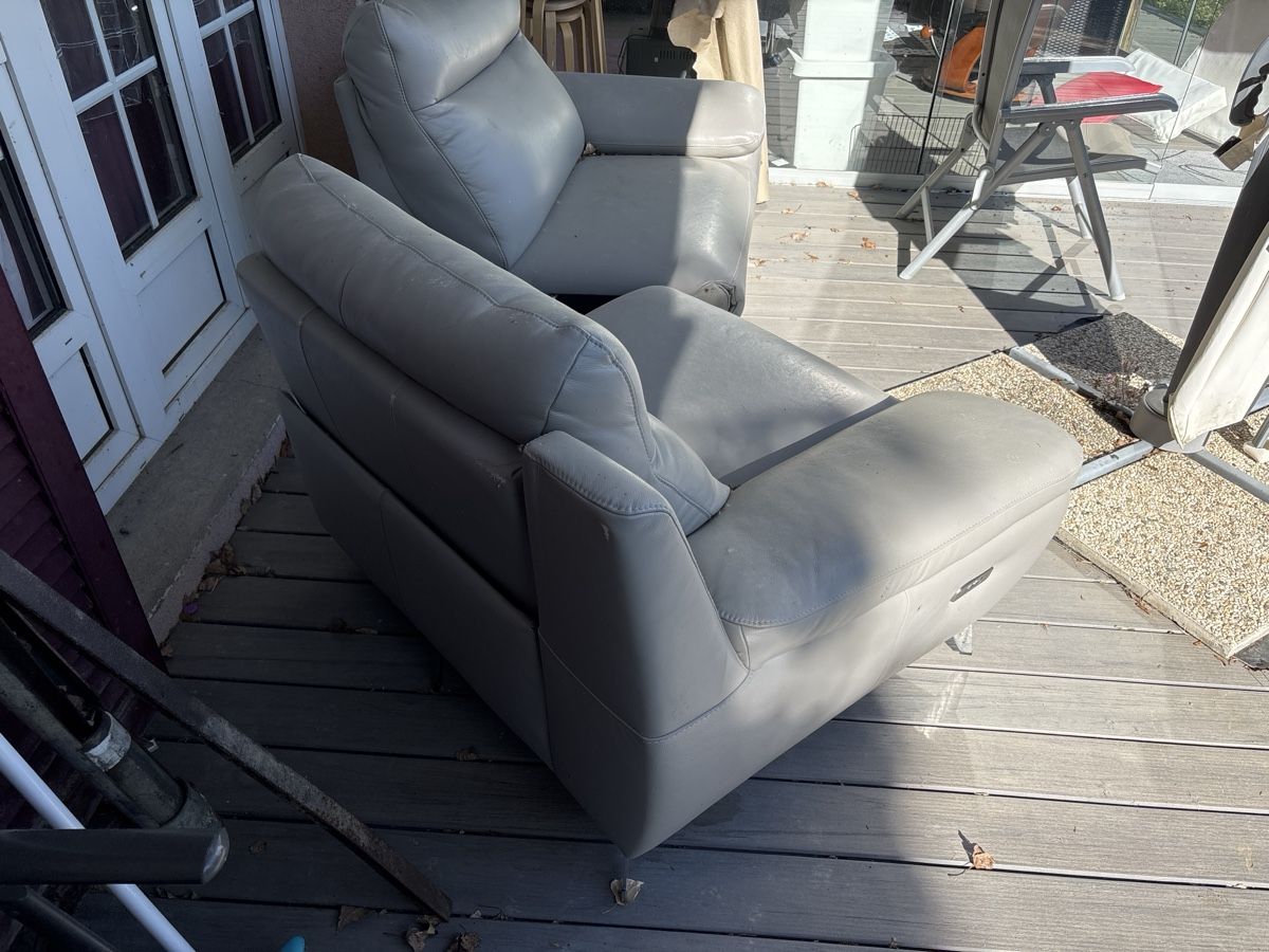 Sofas: fauteuil  – D'occasion à Valeyres-Rances par mad_5l7b