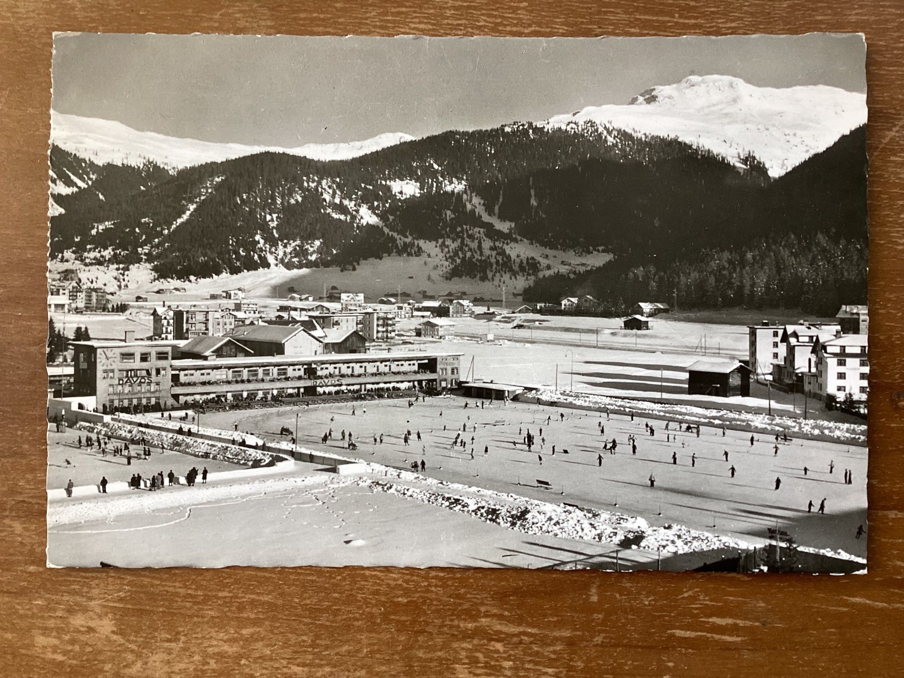 Cartoline postali: AK Davos. Das Eisstadion 1955 – Usato da Zürich venduto da Tolima194