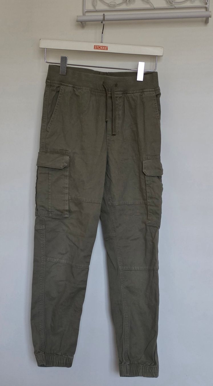 H&M Pantalons: Cargo-Hose olive Gr. 140 – D'occasion à Zürich par Londonista