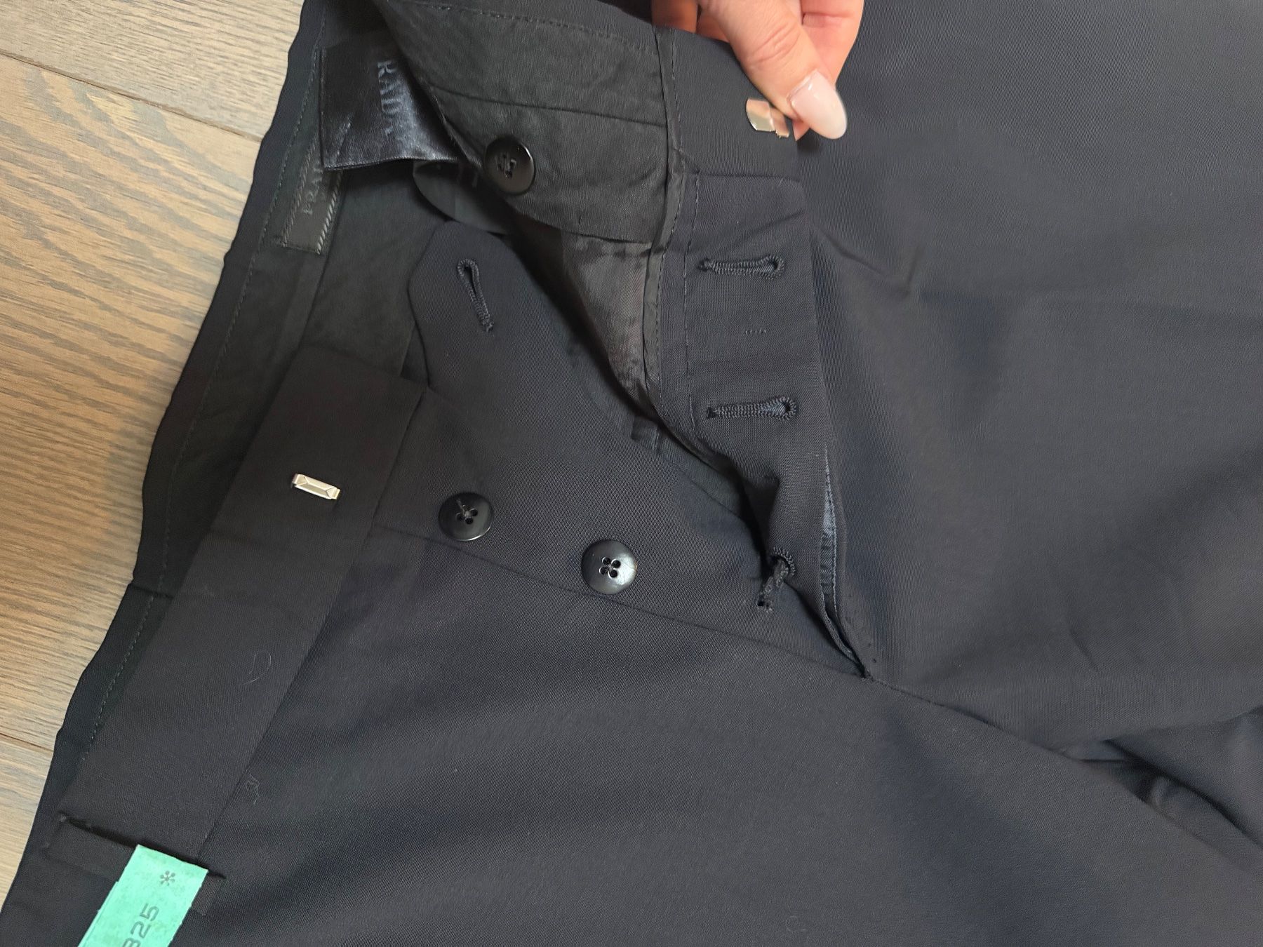 Prada Pantaloni: Herren Prada Anzugshose in Dunkelblau – Usato da Meilen venduto da Emma_321 1