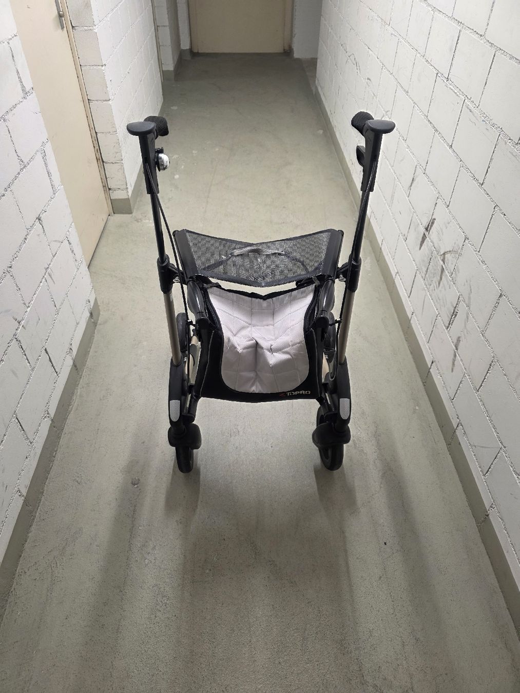 Gehhilfen: TOPRO Walker Rollator Typ M  – Gebraucht aus Zug von ces_hy6w