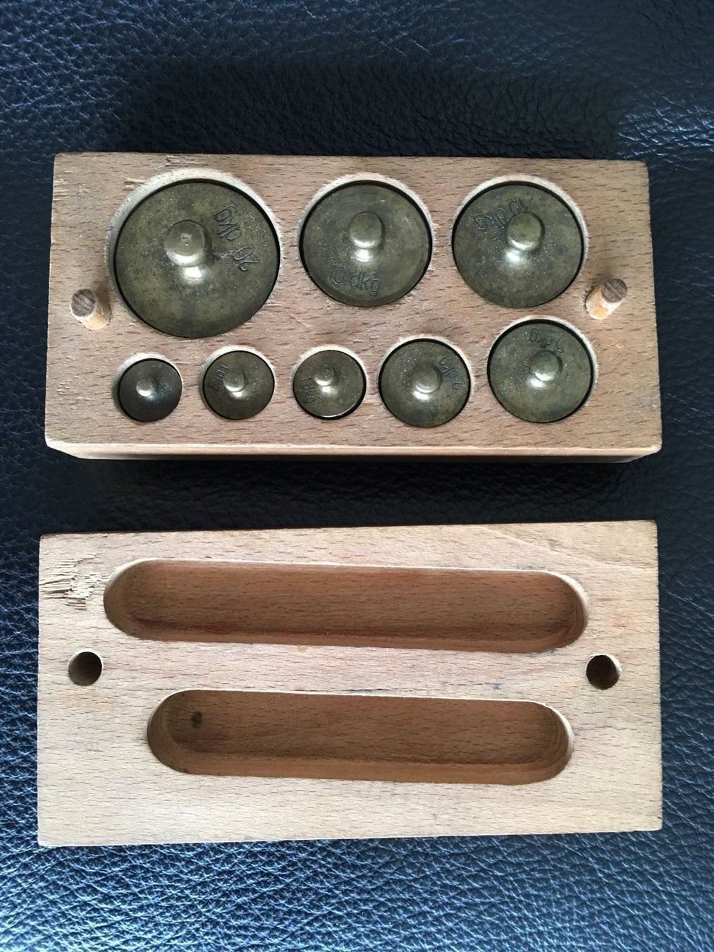 Tutte le decorazioni: Gewichtsset  im Holzblock – Usato da Basel venduto da citystore