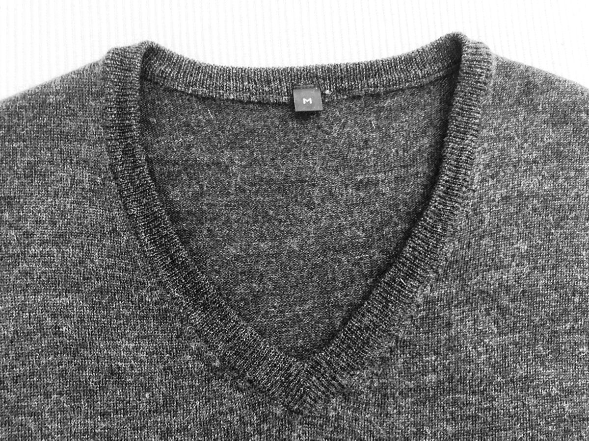 Maglioni & Felpe: V-Neck Pullover Gr.S/M , 90%Wolle/ 10% Seide, Anthrazit – Usato da Stetten AG venduto da Hanya 4