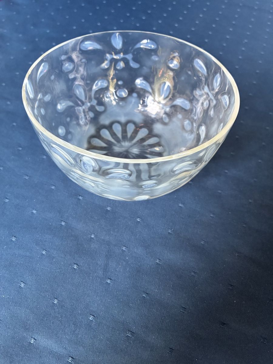 Bicchieri: Alte Glasschale mit Tropfenmuster – Usato da Dornach venduto da Rosengarten