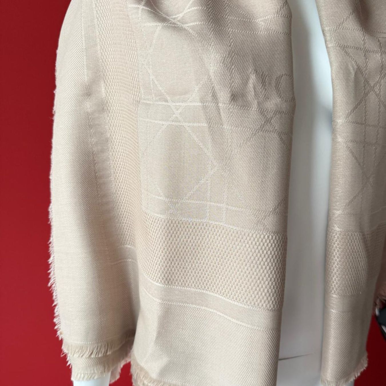 Dior Foulards & écharpes: Dior Schal, Sandfarben – D'occasion à Oberarth par SSS. 3