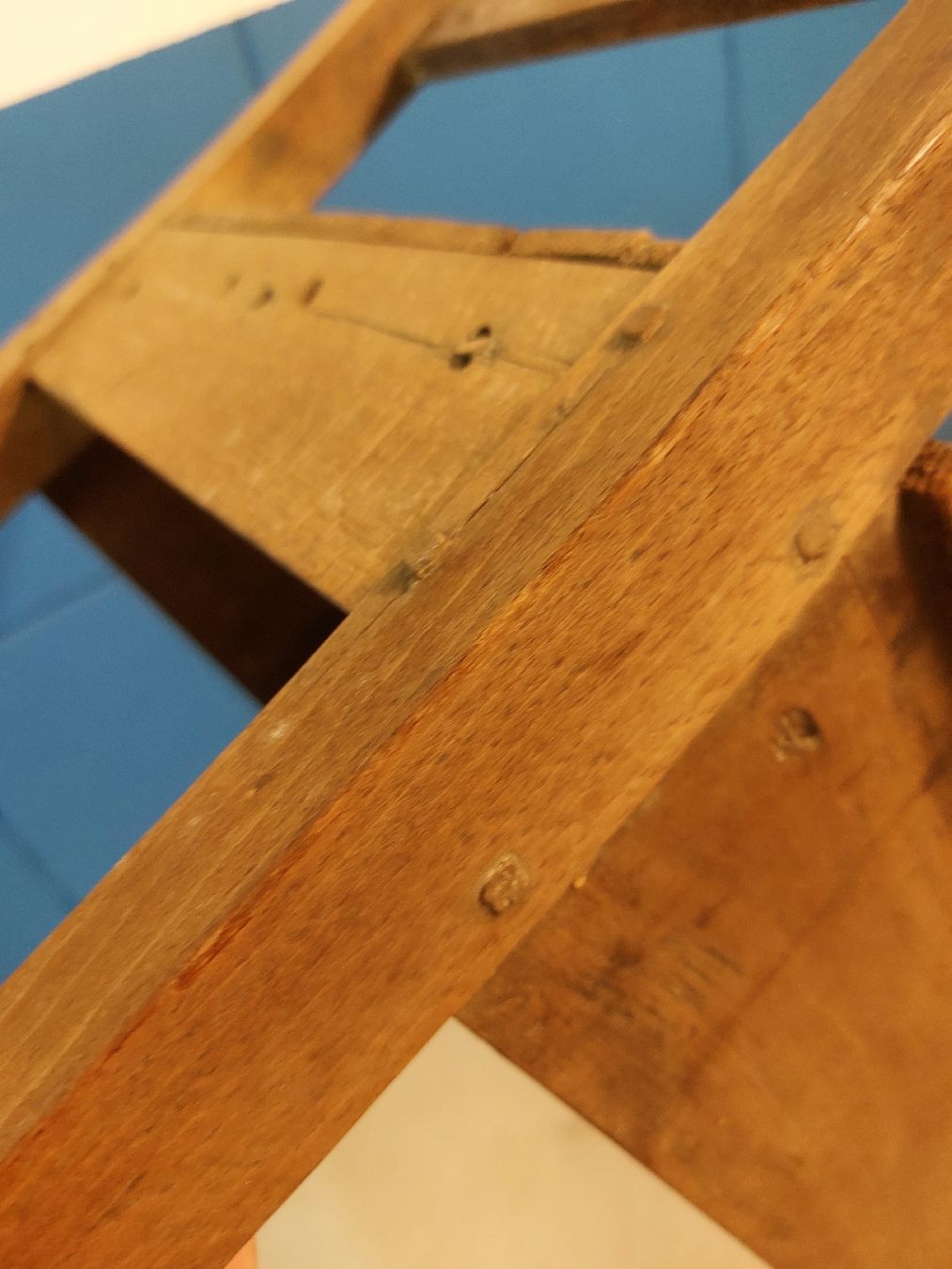 Sedie: Antiker Holzstuhl – Usato da Luzern venduto da Legomusegg 3