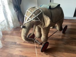 ALTER STEIFF ELEFANT AUF RÄDER UM 1920/30