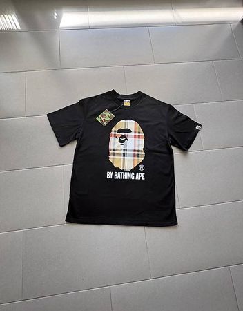 Bape tshirt Burbery 